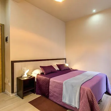- Piazza Navona Apartment